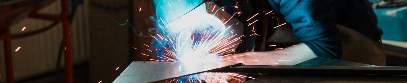 Ein Metallbauer beim Schweißen Ein Metallbauer beim Schweißen